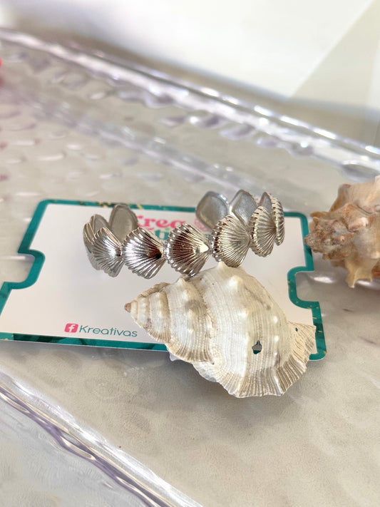 Pulsera bangle de conchas de mar