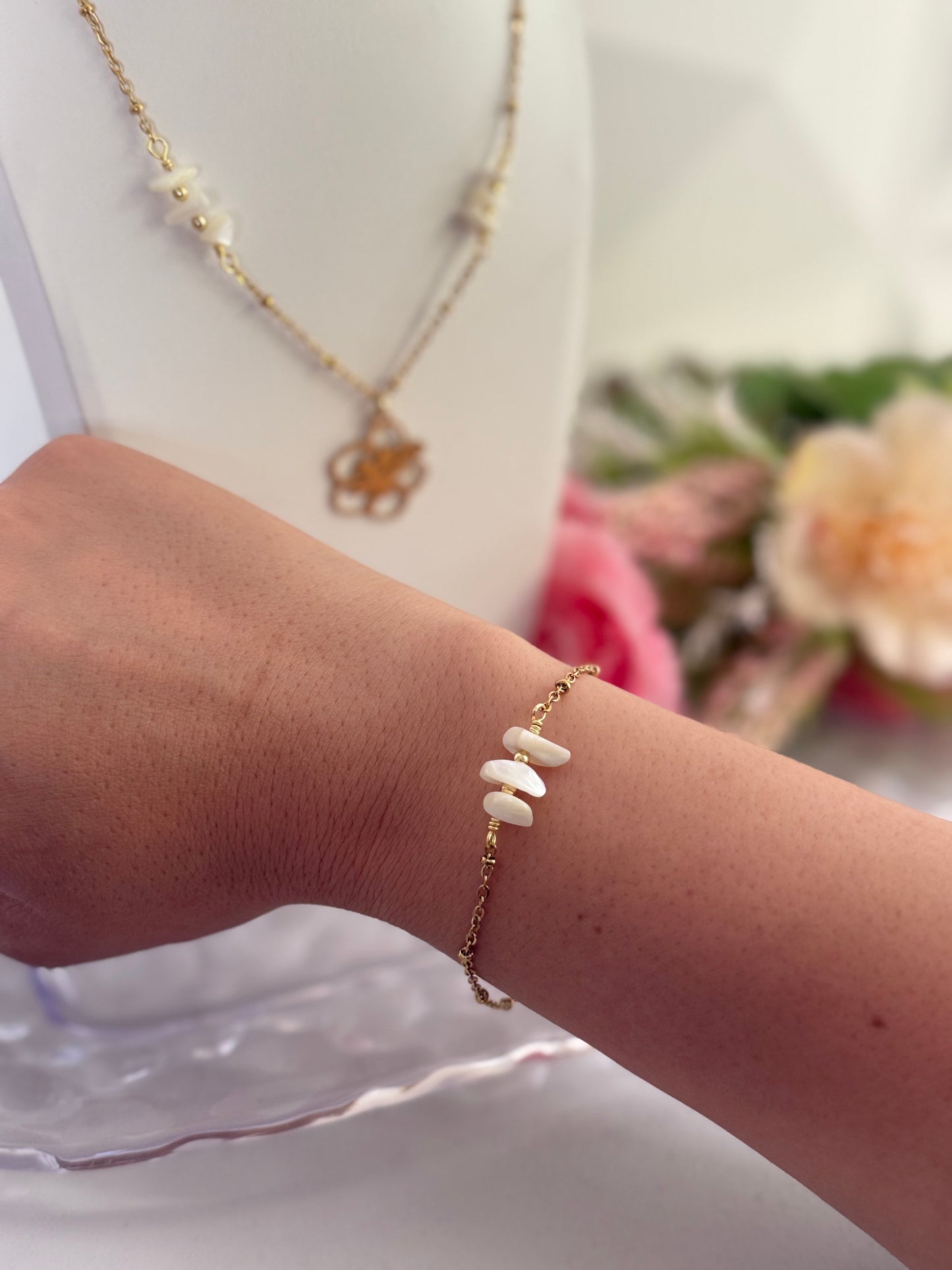 Pulsera nácar alambrada
