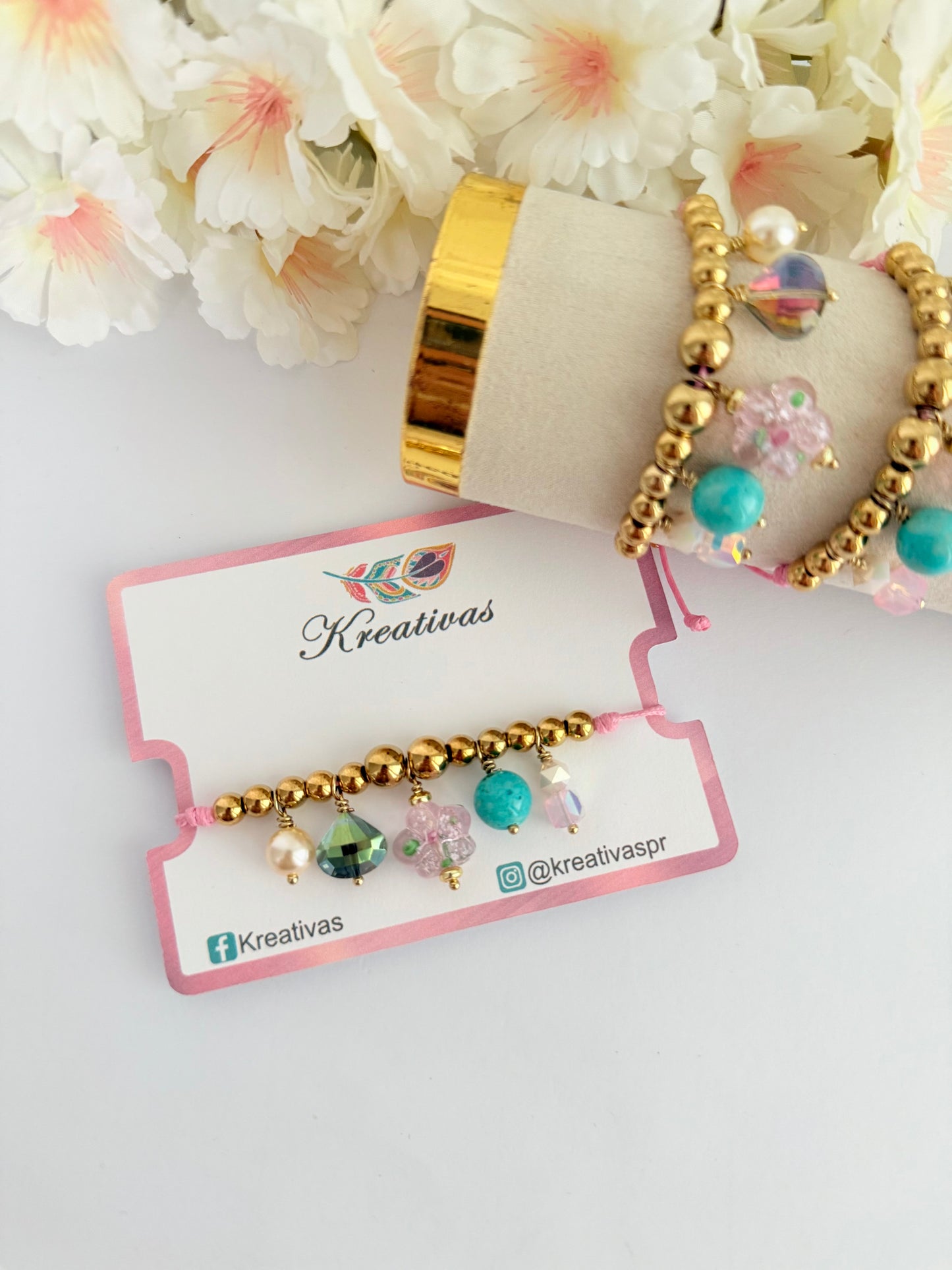 Flor rosada - pulsera en hilo ajustable