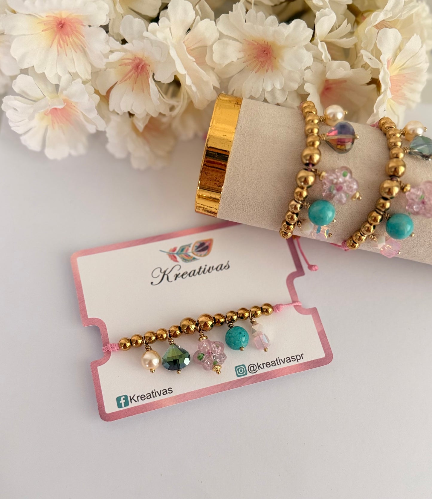 Flor rosada - pulsera en hilo ajustable